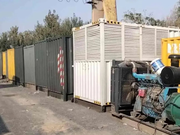 彭水200KW柴油发电机机组每小时油耗是多少？
